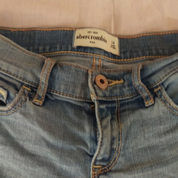 Abercrombie distressed denim cut off shorts - Picture 2 of 7